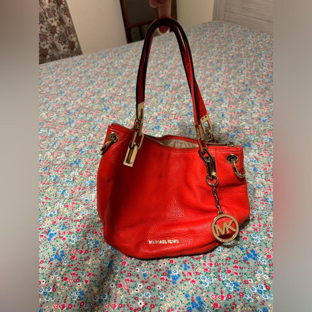 Michael kors, genuine leather purse.